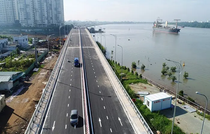 Cầu qua đảo Kim Cương dài gần 300m, rộng 22m với 4 làn xe