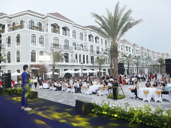 Shop mẫu Grand World 1