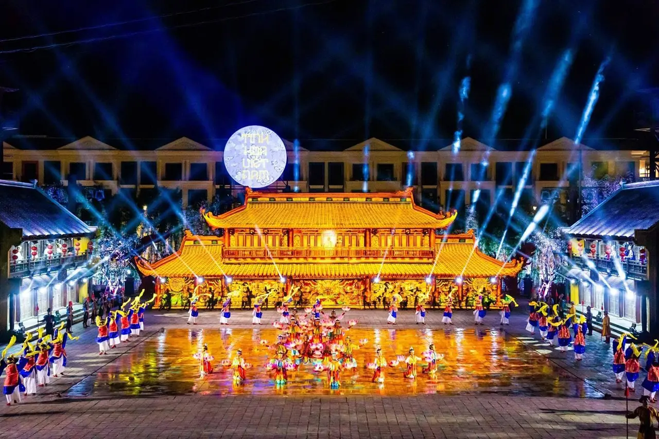 Sắc màu cổ kính tái hiện văn hoá Việt cổ xưa trong show diễn "Tinh hoa Việt Nam"