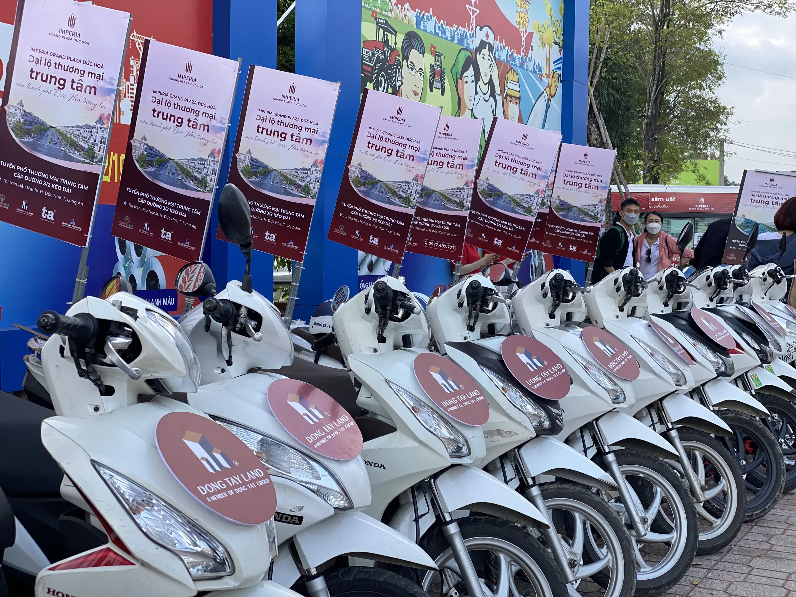 Đông Tây Land – Mãn nhãn tại Roadshow Imperia Grand Plaza Đức Hòa
