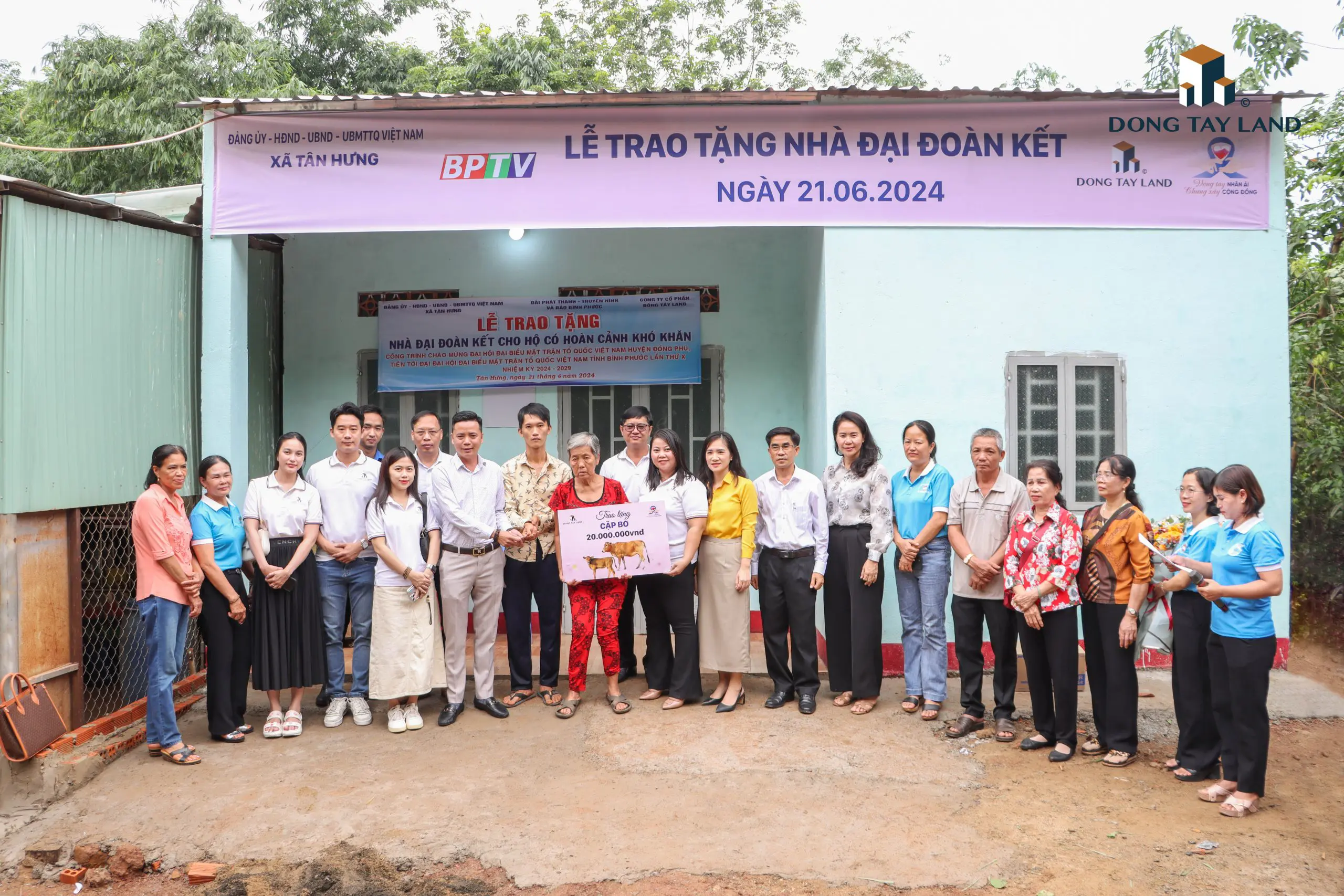 Đông Tây Land trao tặng nhà tình thương cho hộ dân khó khăn tại tỉnh Bình Phước
