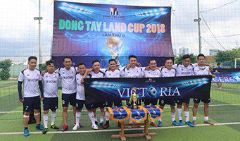 Sôi động giải bóng đá Đông Tây Land Cup lần II/ 2018