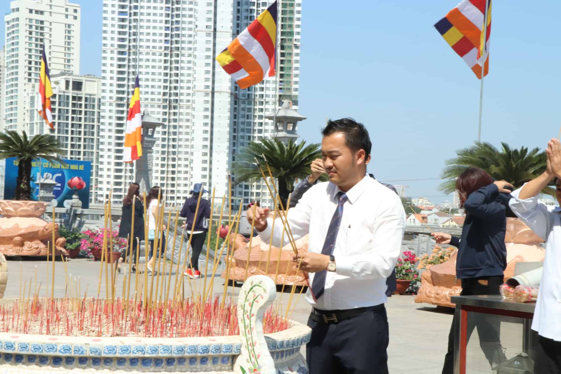 Đông Tây Group lễ chùa Pháp Viện Minh Đăng Quang đầu xuân Kỷ Hợi