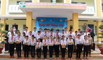 Đông Tây Land đón “Ngày Hội Trung Thu” cùng với các em học sinh Phước Lâm, Cần Giuộc