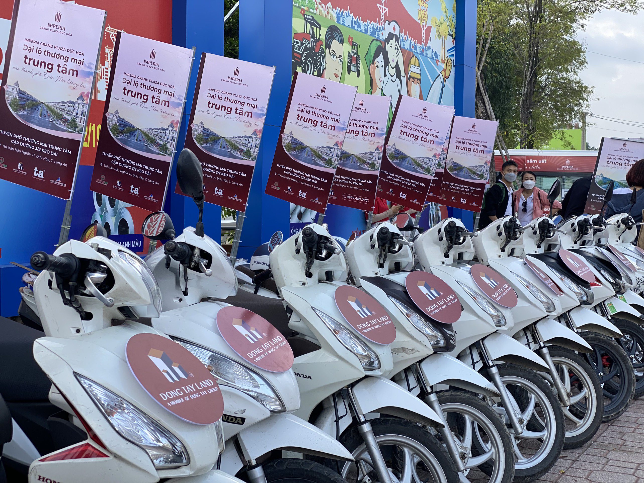 Đông Tây Land – Mãn nhãn tại Roadshow Imperia Grand Plaza Đức Hòa