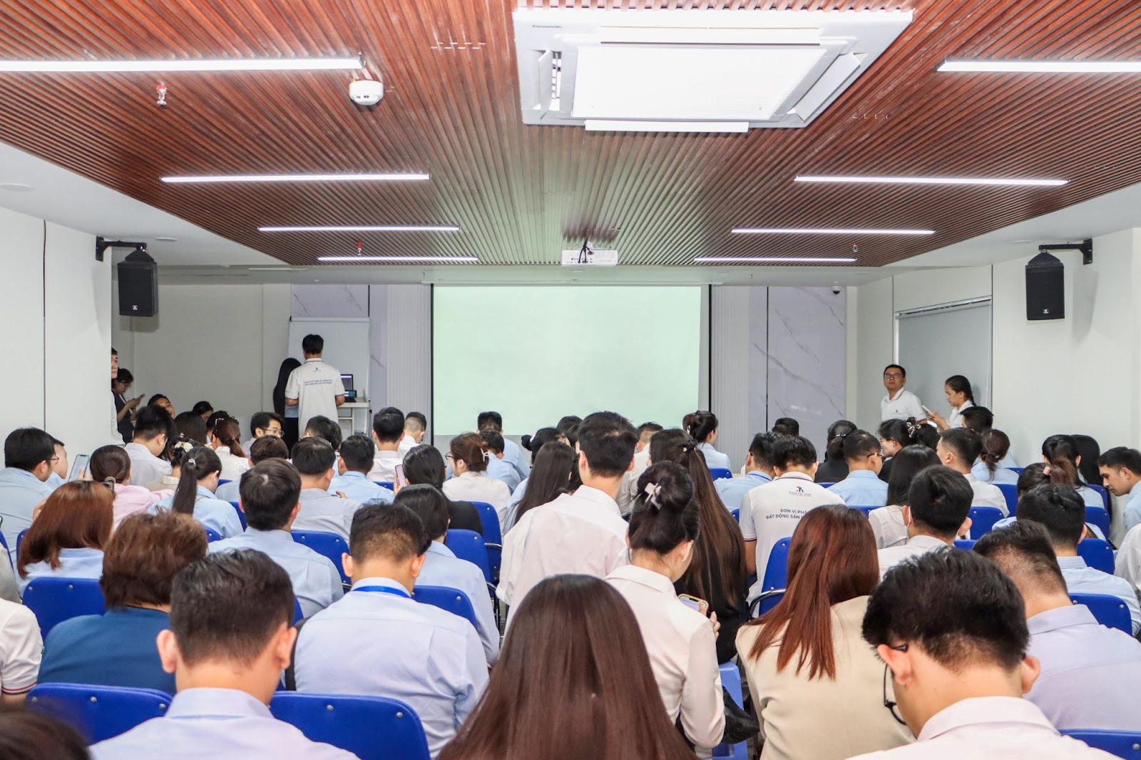 Hơn 350 chuyên viên kinh doanh Đông Tây Land tham gia thi sát hạch Dự án Eco Retreat 